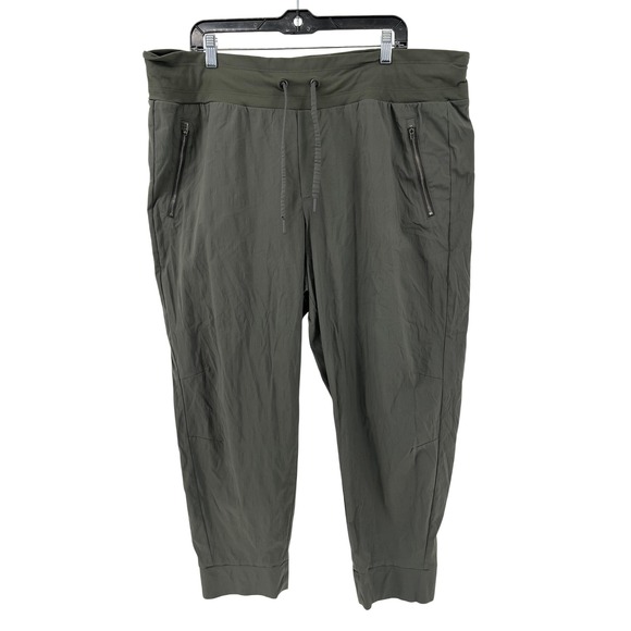 Athleta green Harbor Cargo Capri Pants Drawstring Waist Zip Pockets Size 20 - Picture 3 of 11